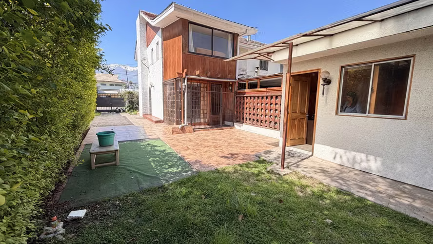 Arriendo Hermosa Casa - Juan Palau - Las Condes - 4D 3B 4E amplio Jardin