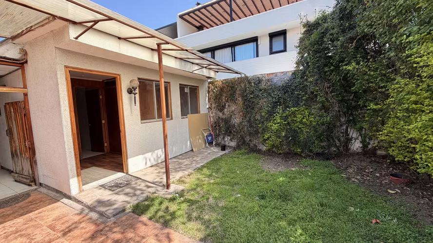 Arriendo Hermosa Casa - Juan Palau - Las Condes - 4D 3B 4E amplio Jardin - Imagen 29