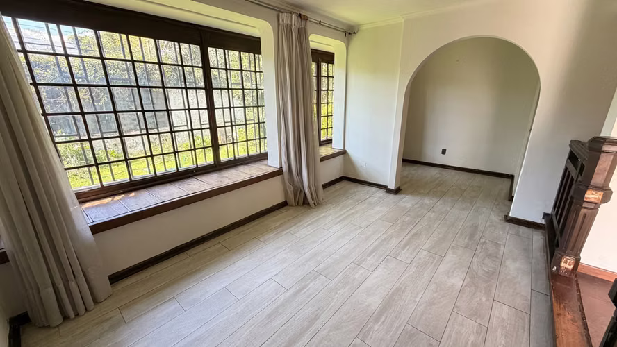 Arriendo Hermosa Casa - Juan Palau - Las Condes - 4D 3B 4E amplio Jardin - Imagen 8