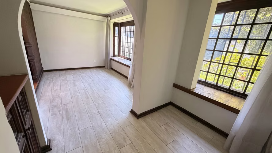 Arriendo Hermosa Casa - Juan Palau - Las Condes - 4D 3B 4E amplio Jardin - Imagen 5