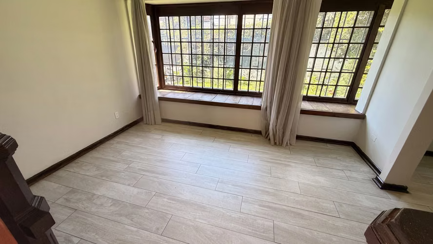 Arriendo Hermosa Casa - Juan Palau - Las Condes - 4D 3B 4E amplio Jardin - Imagen 7