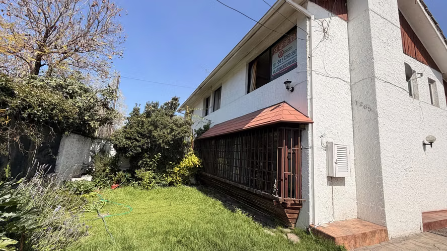 Arriendo Hermosa Casa - Juan Palau - Las Condes - 4D 3B 4E amplio Jardin