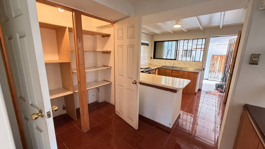 Arriendo Hermosa Casa - Juan Palau - Las Condes - 4D 3B 4E amplio Jardin - Imagen 14