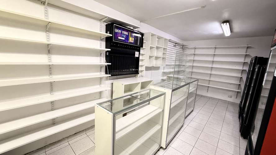 Local remodelado Av Universidad Curauma , llegar y ocupar cuanta con equipamiento y patende de Almacen