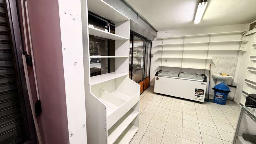Local remodelado Av Universidad Curauma , llegar y ocupar cuanta con equipamiento y patende de Almacen