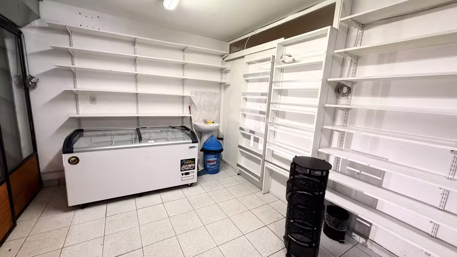 Local remodelado Av Universidad Curauma , llegar y ocupar cuanta con equipamiento y patende de Almacen