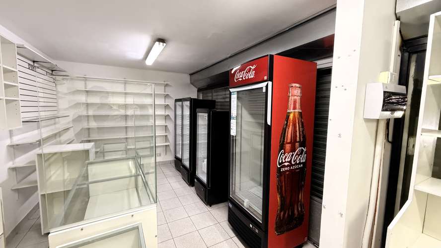 Local remodelado Av Universidad Curauma , llegar y ocupar cuanta con equipamiento y patende de Almacen