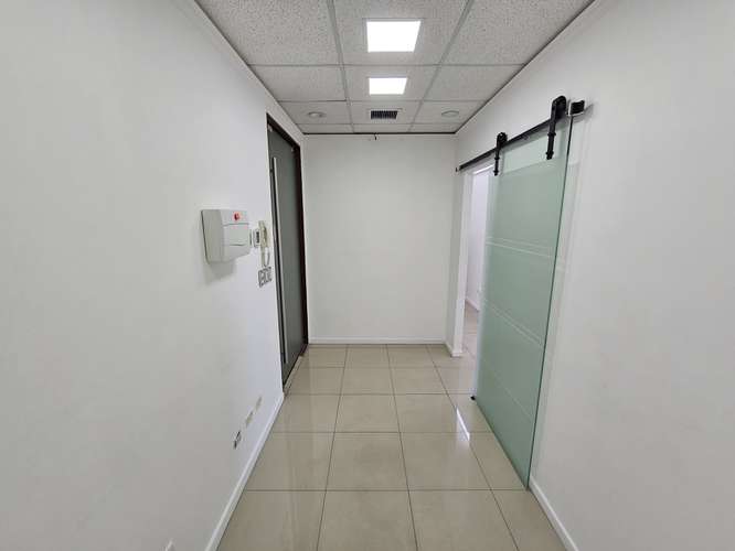 OFICINA EN ARRIENDO | 57,68 m² | 4 PRIVADOS + ESTACIONAMIENTO | LA REINA METRO
