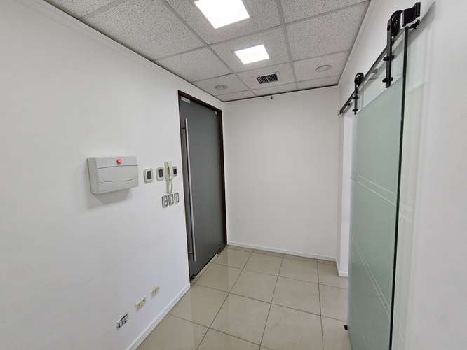 OFICINA EN ARRIENDO | 57,68 m² | 4 PRIVADOS + ESTACIONAMIENTO | LA REINA METRO