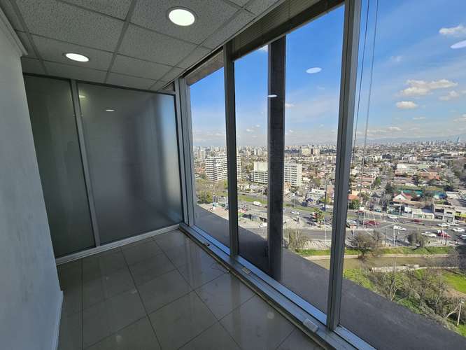 OFICINA EN ARRIENDO | 57,68 m² | 4 PRIVADOS + ESTACIONAMIENTO | LA REINA METRO