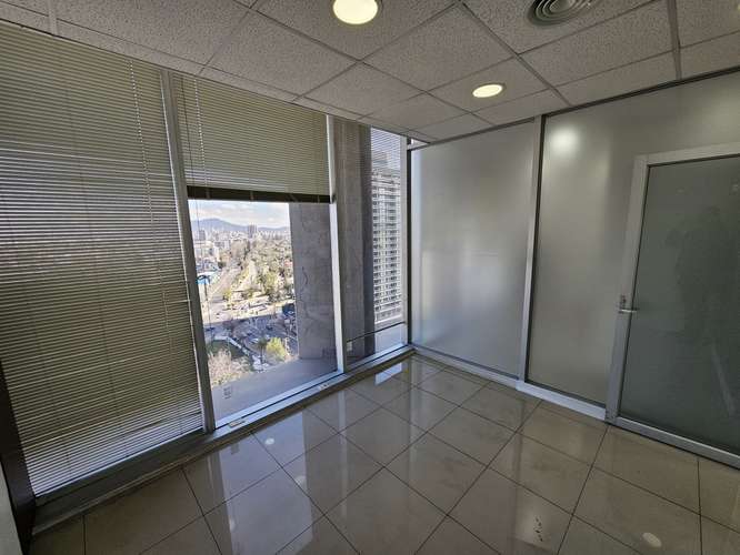 OFICINA EN ARRIENDO | 57,68 m² | 4 PRIVADOS + ESTACIONAMIENTO | LA REINA METRO