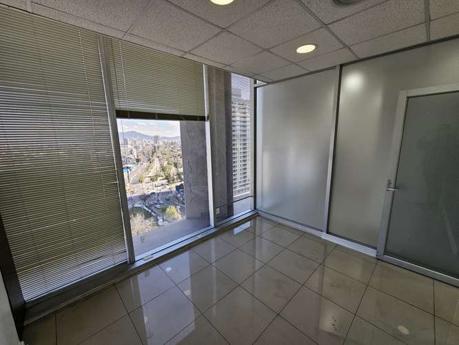 OFICINA EN ARRIENDO | 57,68 m² | 4 PRIVADOS + ESTACIONAMIENTO | LA REINA METRO