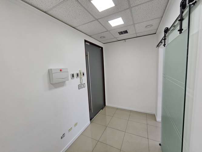 OFICINA EN ARRIENDO | 57,68 m² | 4 PRIVADOS + ESTACIONAMIENTO | LA REINA METRO