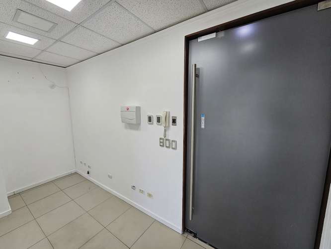OFICINA EN ARRIENDO | 57,68 m² | 4 PRIVADOS + ESTACIONAMIENTO | LA REINA METRO