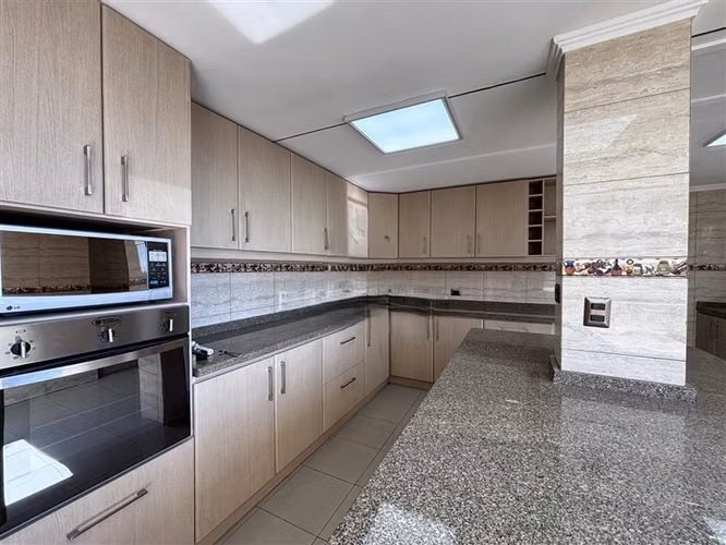ACOGEDORA CASA EN EXCLUSIVO CONDOMINIO - Imagen 4