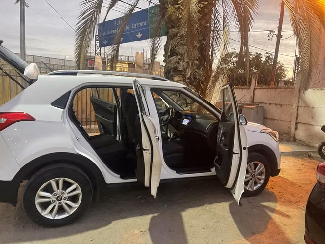 Vendo mi hiunday creta año 2017, automática 80 mil km - Imagen 3