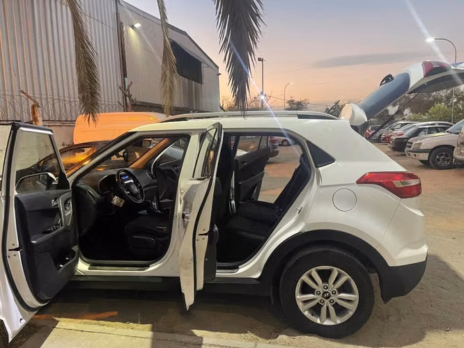 Vendo mi hiunday creta año 2017, automática 80 mil km - Imagen 4