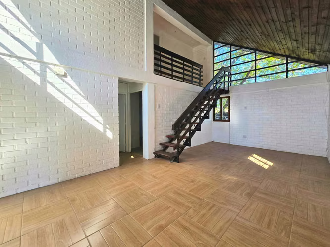 Casa con amplio patio en sector residencial (183360)