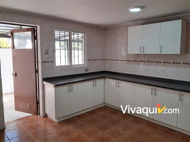 Casa en arriendo de 5 dorm. en La Reina