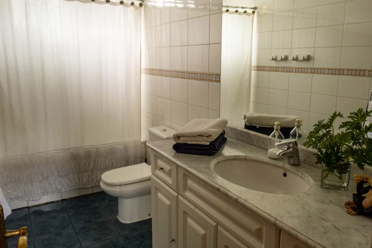 VENTA EXCELENTE CASA 7 HABITACIONES, MARAVILLOSO QUINCHO - Imagen 3
