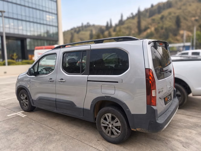 PEUGEOT RIFTER RIFTER ALLURE BLUEHDI 130 EAT8 - 2023 | 4709 - Imagen 4