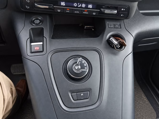 PEUGEOT RIFTER RIFTER ALLURE BLUEHDI 130 EAT8 - 2023 | 4709 - Imagen 17