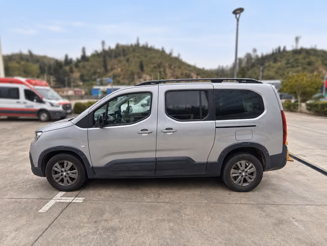 PEUGEOT RIFTER RIFTER ALLURE BLUEHDI 130 EAT8 - 2023 | 4709 - Imagen 3