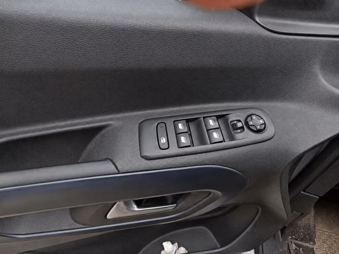 PEUGEOT RIFTER RIFTER ALLURE BLUEHDI 130 EAT8 - 2023 | 4709 - Imagen 12