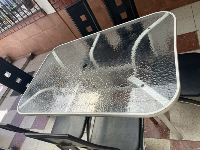 mesa de vidrio rectangular texturizado impecable - Imagen 1