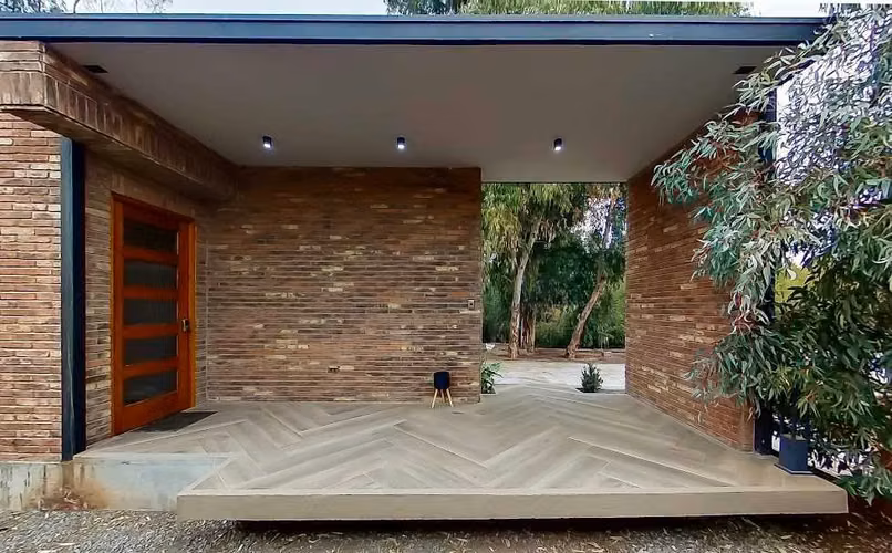 Arriendo AMOBLADO Hermosa Casa moderna en condominio - Imagen 4
