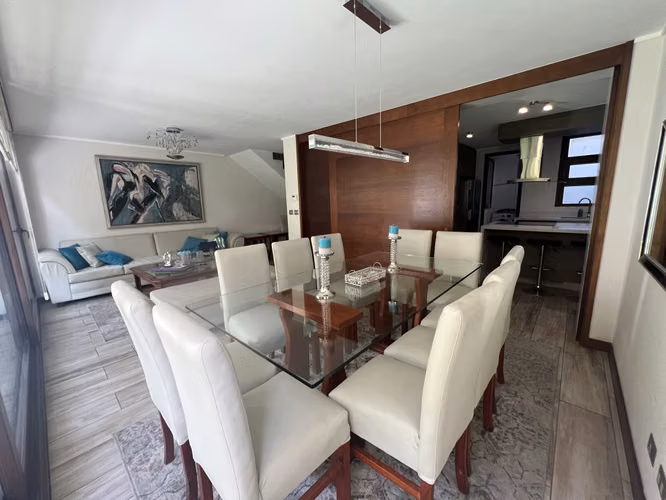 En Venta Moderno depto. de 3 hab/3 baños más servicios, con Jardín y amplio subterráneo. - Imagen 3