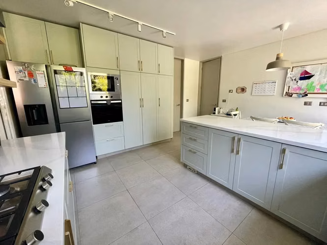 VENTA. Casa Remodelada, no Perimetral Condominio - Imagen 11