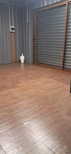 Arriendo Local Comercial / Sala de Venta