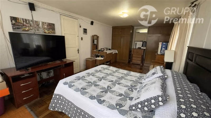 Casa con 6D+2B+4 est y galpón en Estación Central - Imagen 12