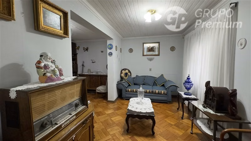 Casa con 6D+2B+4 est y galpón en Estación Central - Imagen 5