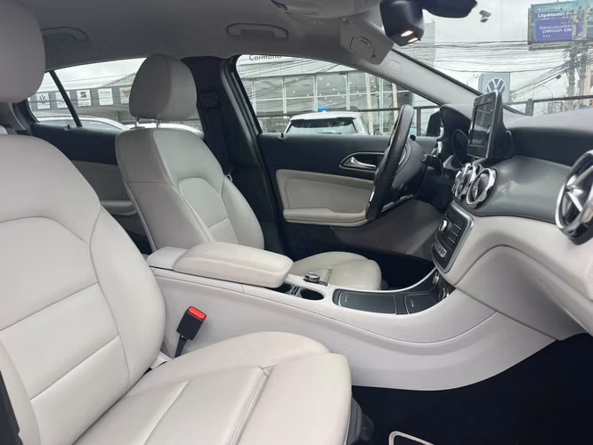 Mercedes Benz GLA 200 HB 1.6 TURBO