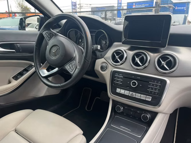 Mercedes Benz GLA 200 HB 1.6 TURBO