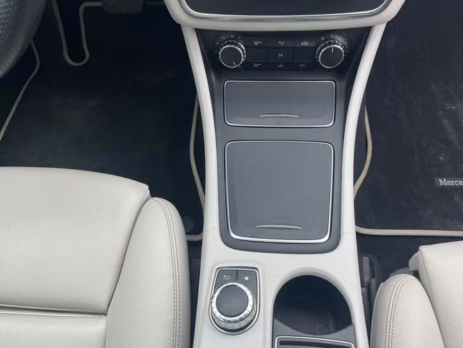 Mercedes Benz GLA 200 HB 1.6 TURBO