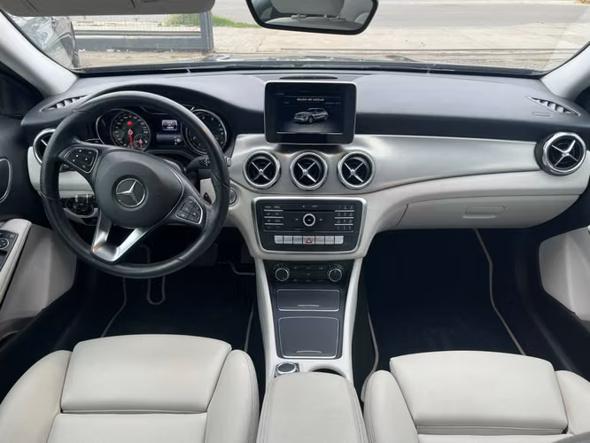 Mercedes Benz GLA 200 HB 1.6 TURBO