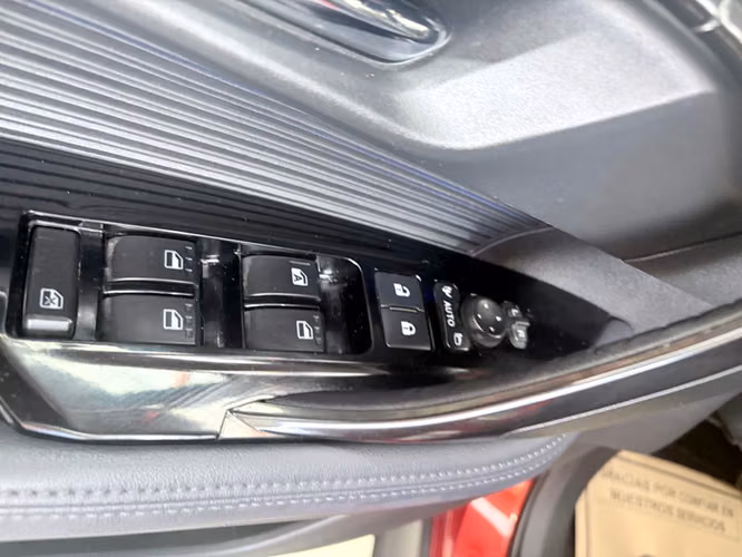 TOYOTA YARIS CROSS 2024 - Imagen 7
