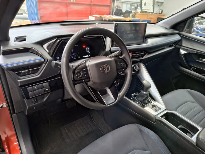 TOYOTA YARIS CROSS 2024