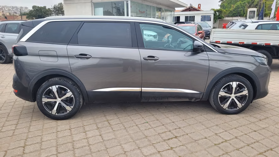 Peugeot 5008 BLUE HDI 130 1.5 FULL AUT. 1.5 • 4x2 • Automática • 2023 - Imagen 7