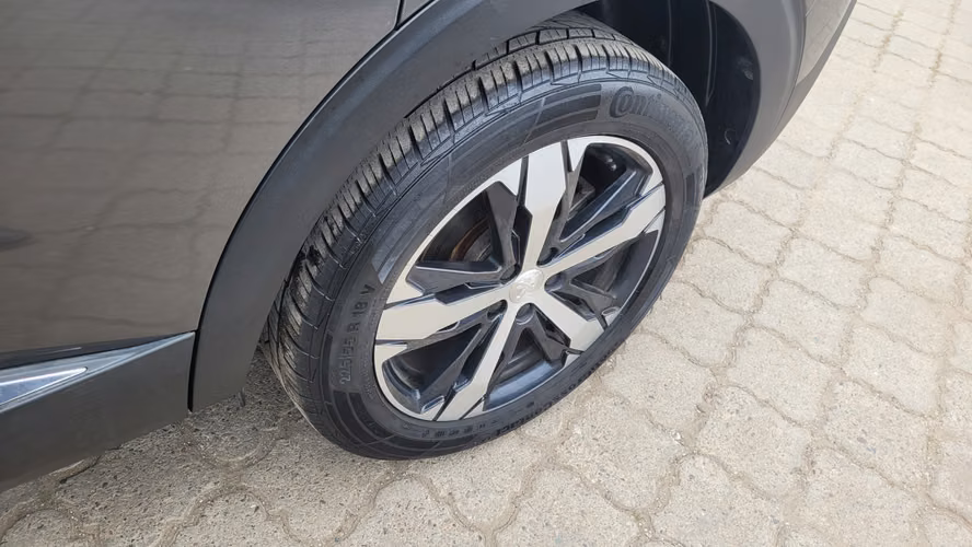 Peugeot 5008 BLUE HDI 130 1.5 FULL AUT. 1.5 • 4x2 • Automática • 2023 - Imagen 9