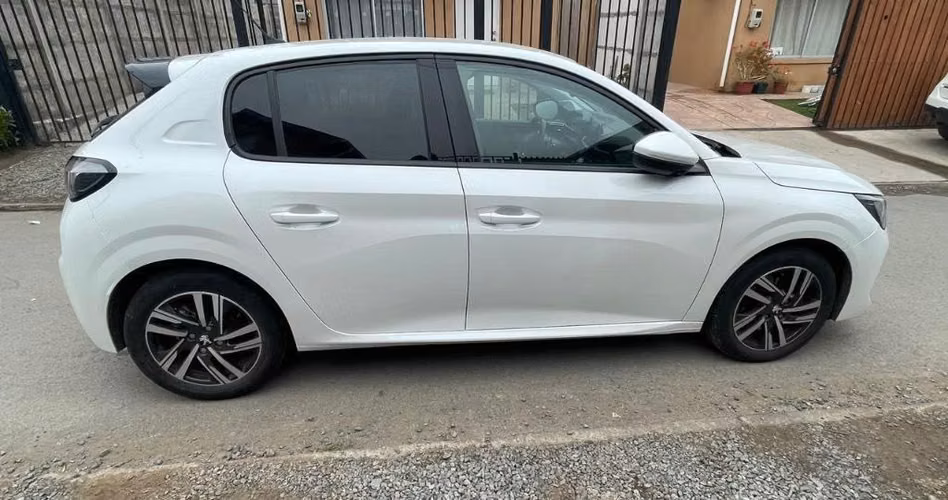 Peugeot 208 1.2 puretech allure pack 130 AT automatico - Imagen 2