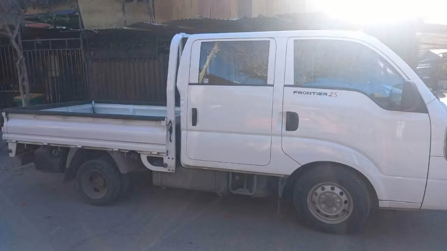 Kia frontier 2.5 año 2026 en prenda - Imagen 2