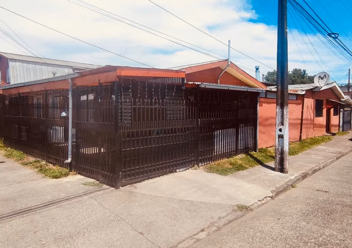 CON MATERIAL SOLIDO Y ESTA REGULARIZADA PARA SU VENTA - Imagen 2