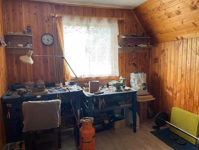 LA CASA ESTA MUY BIEN DISTRIBUIDA HE ILUMINADA SU COCINA ESTA AMOBLADA Y TIENE MESA PARA DESAYUNAR - Imagen 6