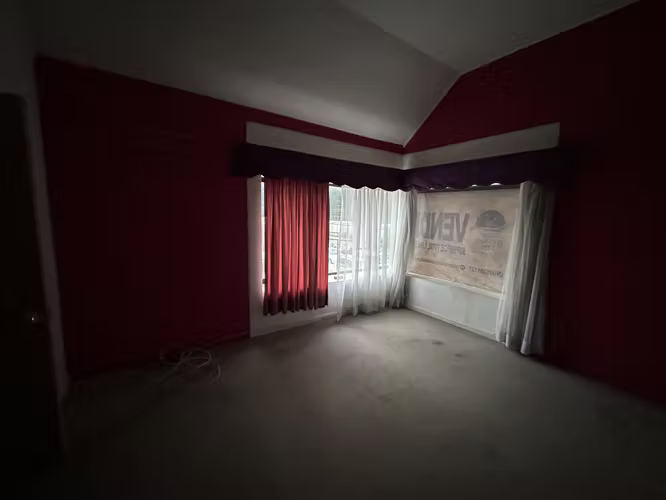 SE VENDE AMPLIA CASA CON EXCELENTE UBICACION EN SAN PEDRO DE LA PAZ - Imagen 6
