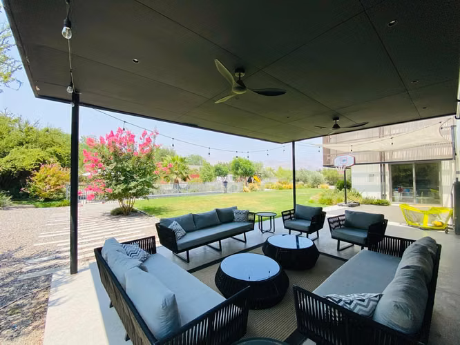 VENTA CASA MEDITERRÁNEA EN CONDOMINIO ALGARROBOS 4b, PIEDRA ROJA, CHICUREO – 5D + 5B + SERVICIOS + PISCINA + QUINCHO: UF 32.500