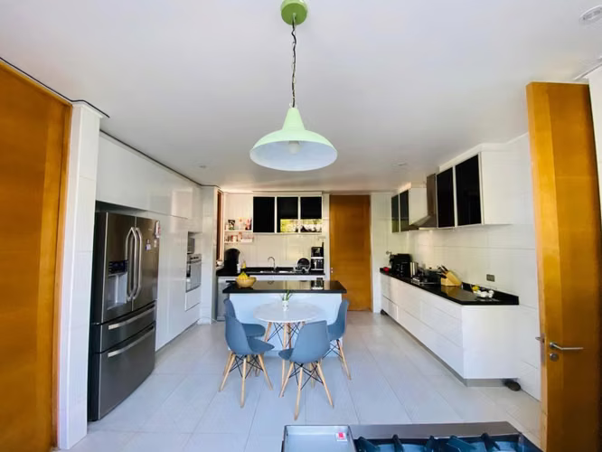 VENTA CASA DE LUJO | QUINCHO, BAR Y SALA DE JUEGOS INTEGRADA | LAS BRISAS DE CHICUREO | UF 21.500 - Imagen 10